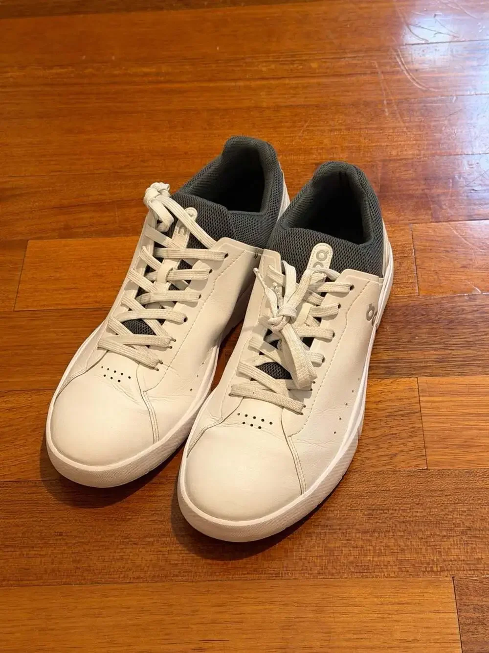 On Cloud On The Roger Advantage White/Gray Sneakers OnCloud Size 11
